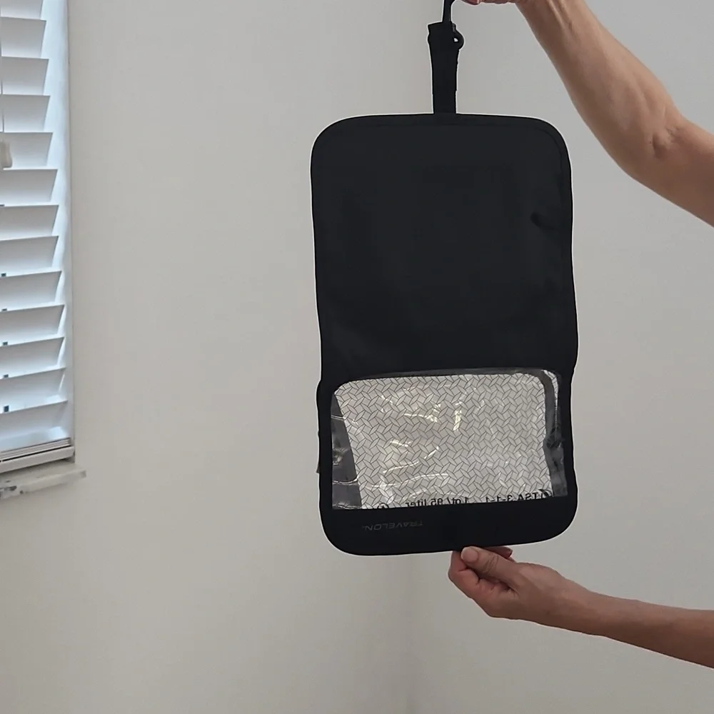 TSA Approved Traveling Hanging Toiletry Bag - Black Nwot